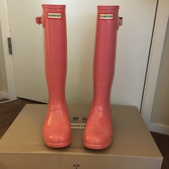 Hunter Shoes - NIB Hunter Original Gloss Rain Boot / Color Pink